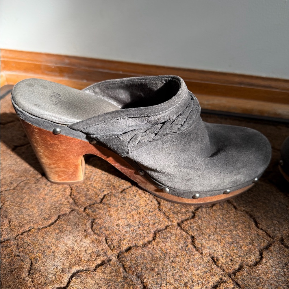 UGG Gray Suede Braided Mule Clogs - Size 8 - Picture 4 of 10